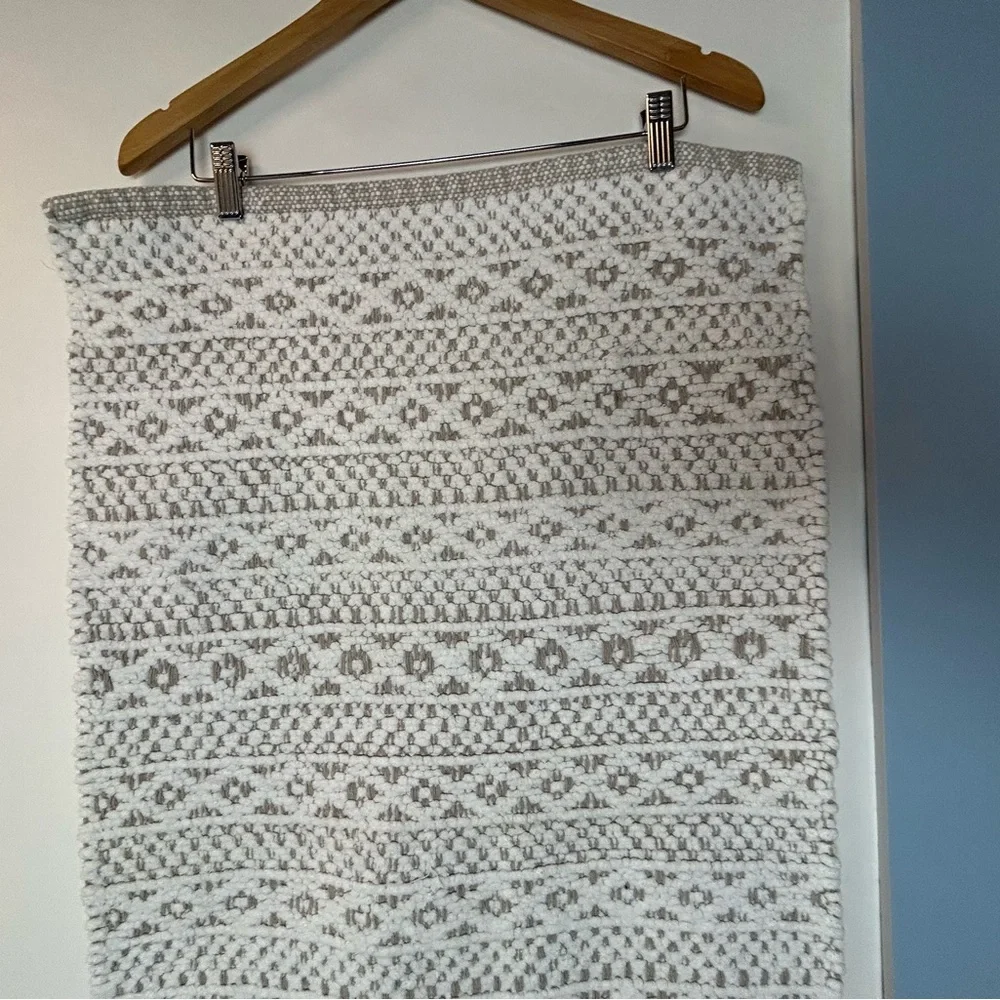 Threshold Bath Area Rug‎ 3D Raised Horizontal Pattern Neutral Colors